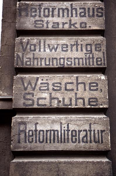 Halle, Carl-von-Ossietzky-Str. 1, 28.4.1998 (1).jpg
